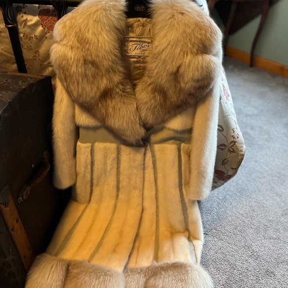 Absolutely exquisite mink coat - Picture 3 of 11